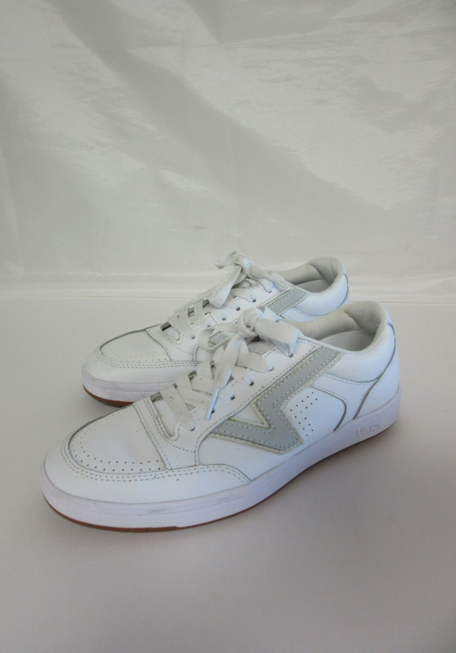 VANS White Comfy Cush 9 Low Top Lace Up Walking Tennis Pickleball Sneakers
